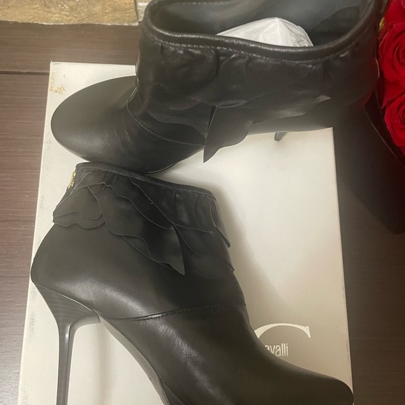 Just Cavalli Black Ruffle Booties - NIB - Picture 10 of 11